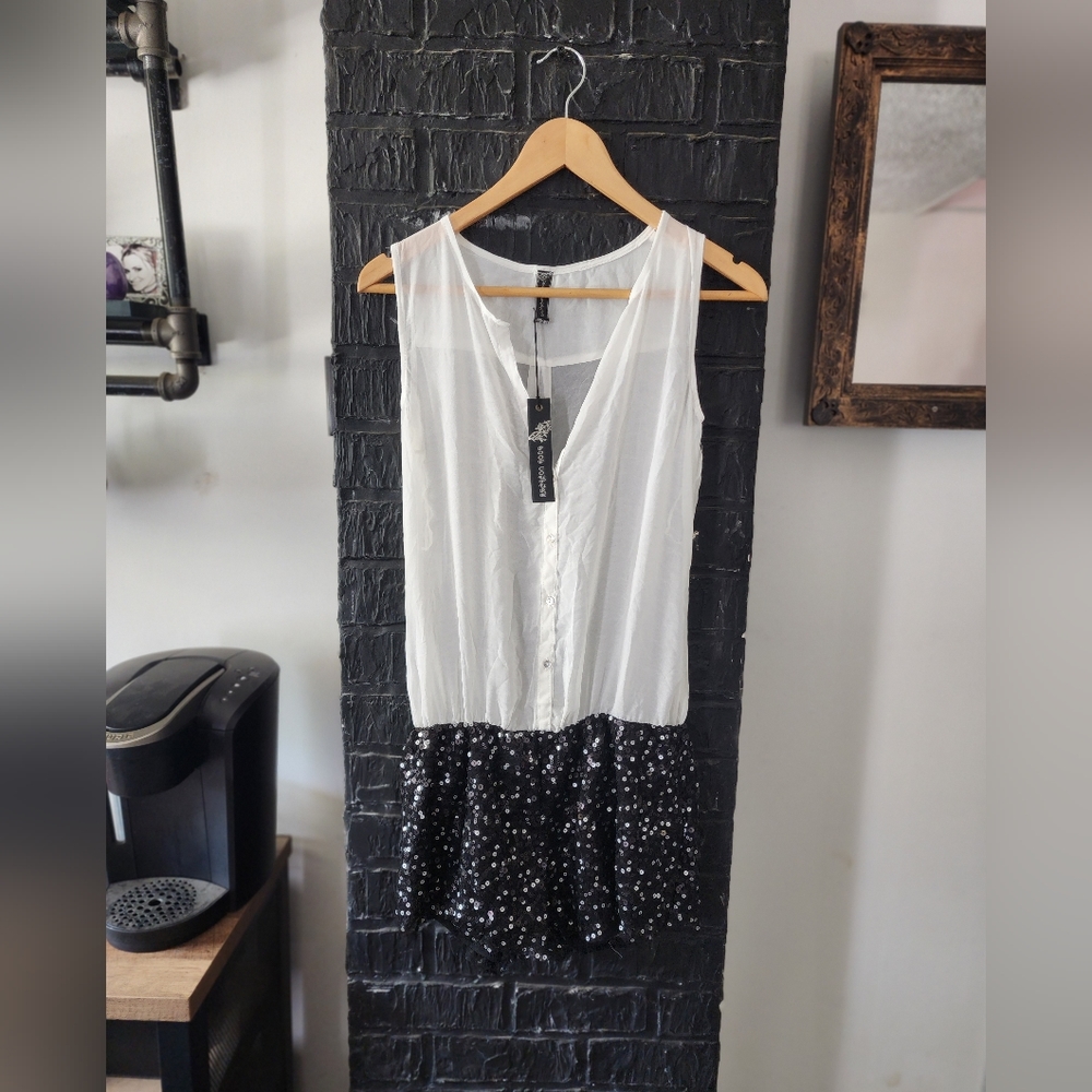 NWT Poof couture short romper Small
